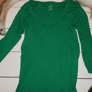 A green three quarter length shirt